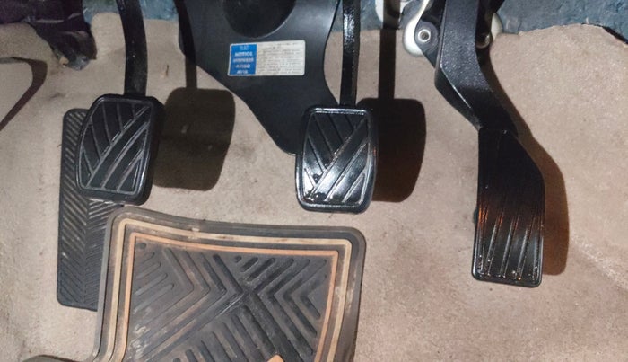 2017 Maruti Ciaz ALPHA 1.4 PETROL, Petrol, Manual, 90,075 km, Pedals