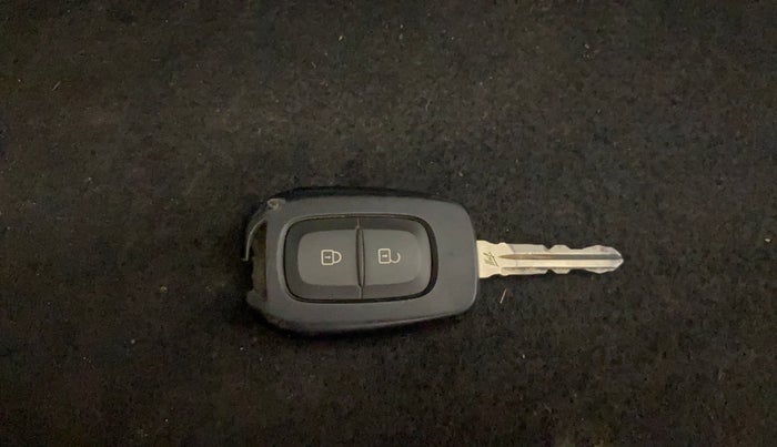 2021 Nissan MAGNITE XL, Petrol, Manual, 19,274 km, Key Close Up