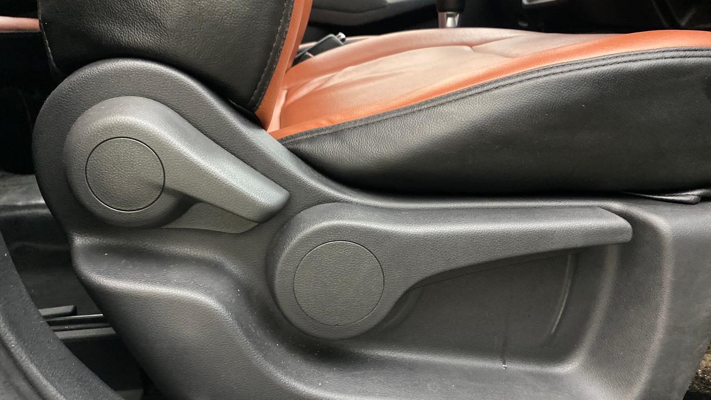 2021 Nissan Kicks XV 1.5, Petrol, Manual, 79,482 km, Driver Side Adjustment Panel