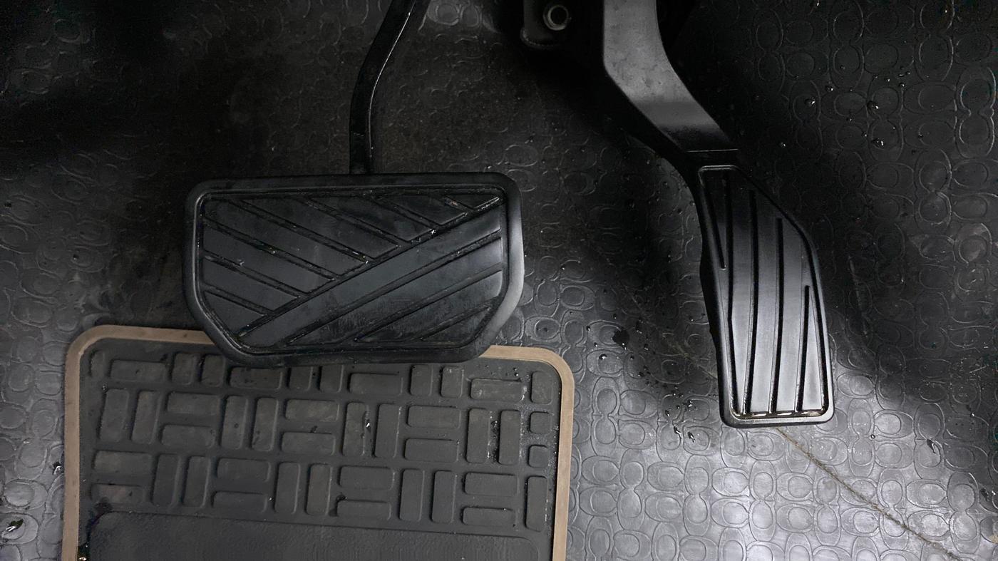 2020 Maruti S Cross ALPHA AT1.5, Petrol, Automatic, 31,557 km, Pedals