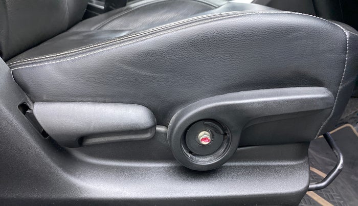 2020 Maruti S Cross ALPHA AT1.5, Petrol, Automatic, 31,557 km, Driver Side Adjustment Panel