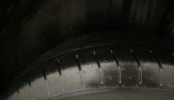 2021 Toyota URBAN CRUISER MID GRADE MT, CNG, Manual, 79,736 km, Left Rear Tyre Tread