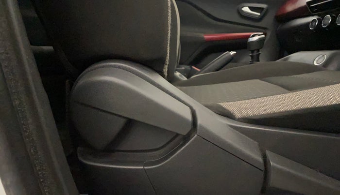 2022 Nissan MAGNITE XV RED EDITION, Petrol, Manual, 36,561 km, Driver Side Adjustment Panel