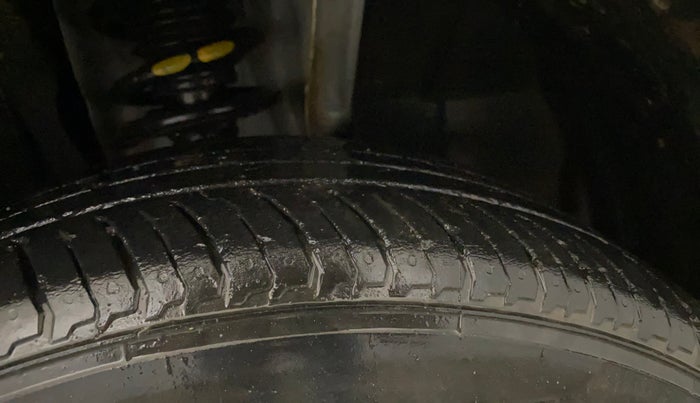 2022 Nissan MAGNITE XV RED EDITION, Petrol, Manual, 36,561 km, Right Front Tyre Tread