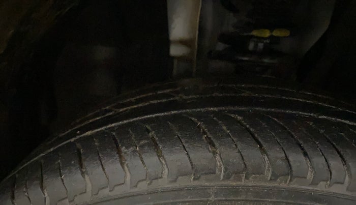 2022 Nissan MAGNITE XV RED EDITION, Petrol, Manual, 36,561 km, Left Front Tyre Tread