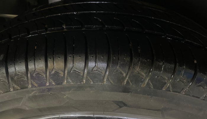 2019 Maruti Dzire VXI, Petrol, Manual, 70,829 km, Right Rear Tyre Tread