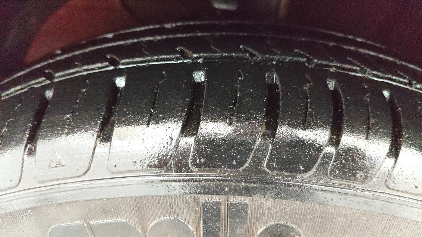 2020 Maruti Swift VXI, Petrol, Manual, 23,735 km, Left Front Tyre Tread
