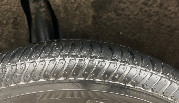 2017 Maruti Baleno DELTA PETROL 1.2, Petrol, Manual, 38,588 km, Right Rear Tyre Tread