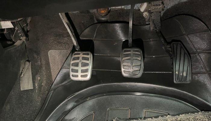 2017 Maruti Baleno DELTA PETROL 1.2, Petrol, Manual, 38,588 km, Pedals