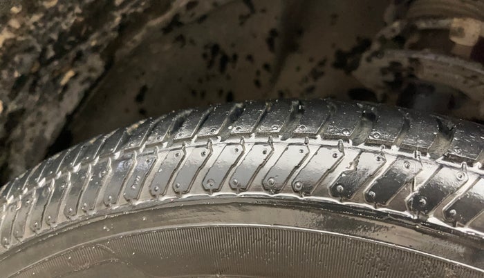 2017 Maruti Baleno DELTA PETROL 1.2, Petrol, Manual, 38,588 km, Right Front Tyre Tread