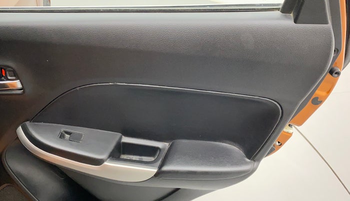 2016 Maruti Baleno DELTA PETROL 1.2, Petrol, Manual, 72,472 km, Right rear door - Trim has minor damage