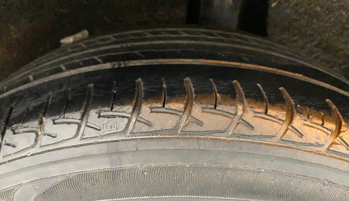 2016 Maruti Baleno DELTA PETROL 1.2, Petrol, Manual, 72,472 km, Left Rear Tyre Tread