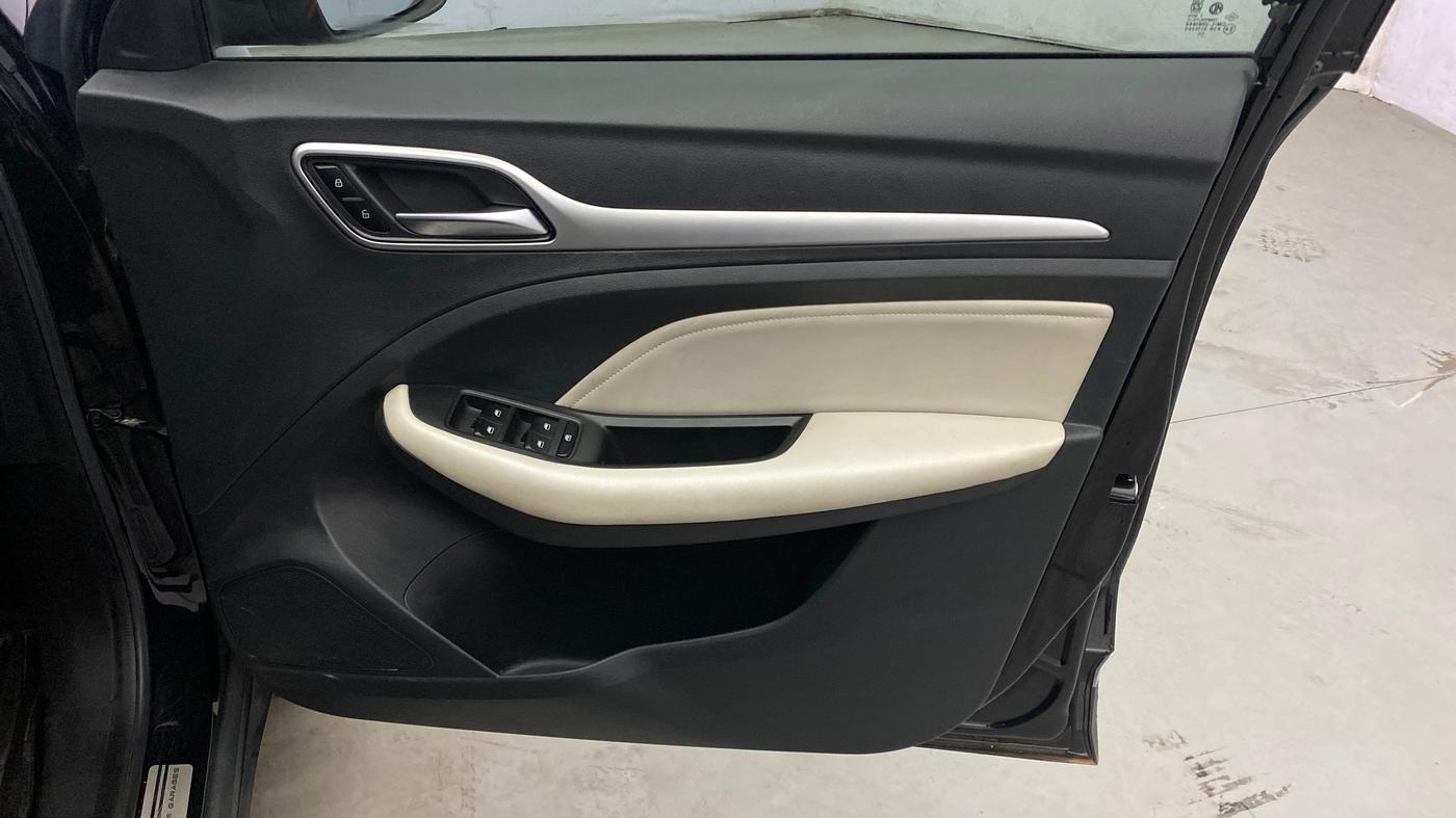 2022 MG ASTOR SUPER EX 1.5 MT, Petrol, Manual, 54,089 km, Driver Side Door Panels Control