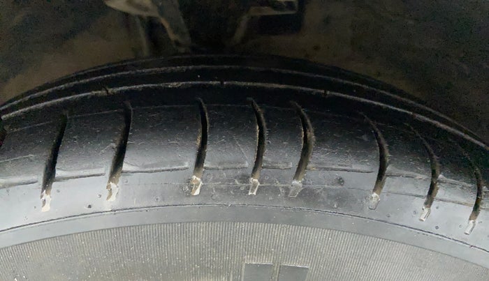2011 Hyundai i10 SPORTZ 1.2, Petrol, Manual, 54,189 km, Left Front Tyre Tread
