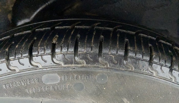 2011 Hyundai i10 SPORTZ 1.2, Petrol, Manual, 54,189 km, Right Rear Tyre Tread