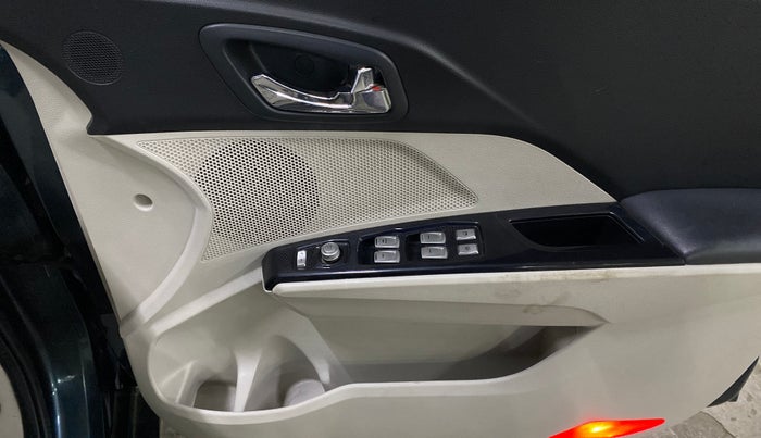 2019 Mahindra XUV300 W8 (O) 1.5 DIESEL, Diesel, Manual, 57,422 km, Driver Side Door Panels Control