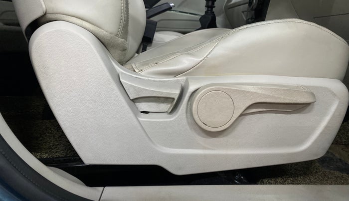 2019 Mahindra XUV300 W8 (O) 1.5 DIESEL, Diesel, Manual, 57,422 km, Driver Side Adjustment Panel