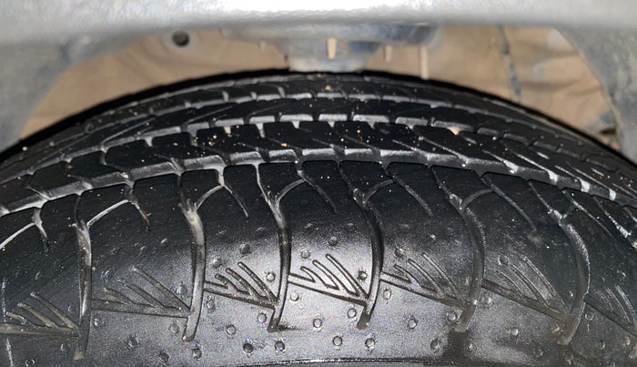 2019 Mahindra XUV300 W8 (O) 1.5 DIESEL, Diesel, Manual, 57,422 km, Right Front Tyre Tread