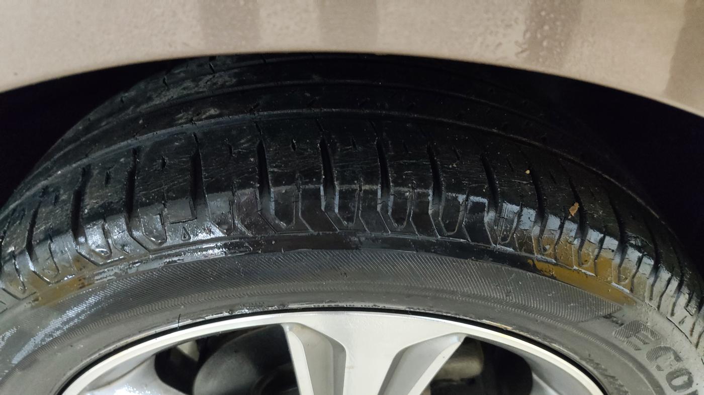 2018 Hyundai Verna 1.6 VTVT SX, Petrol, Manual, 42,282 km, Right Front Tyre Tread
