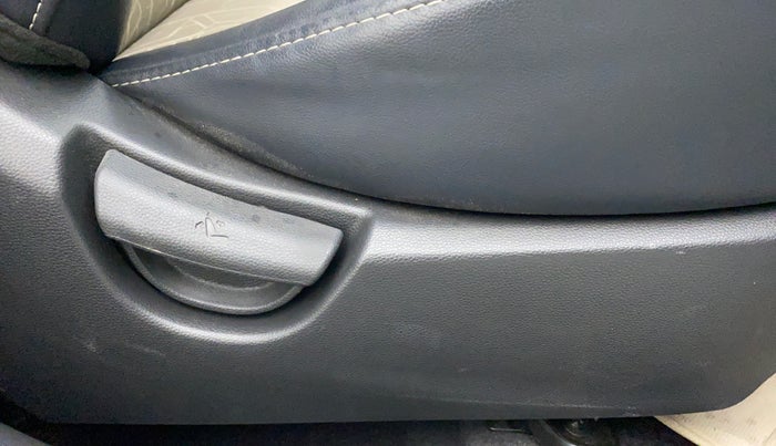 2018 Hyundai Grand i10 MAGNA 1.2 KAPPA VTVT, Petrol, Manual, 11,700 km, Driver Side Adjustment Panel