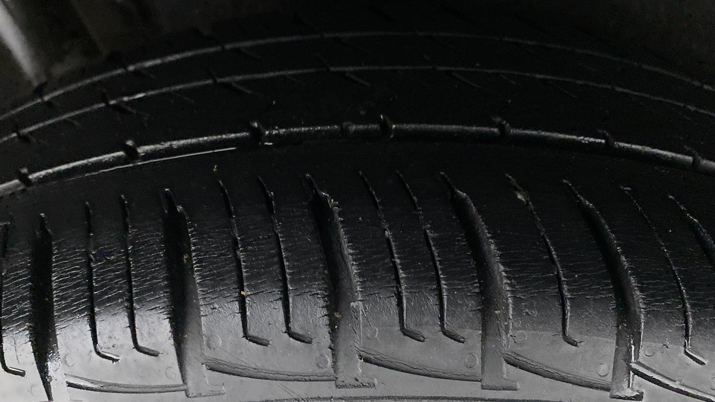 2018 Maruti Vitara Brezza VDI OPT, Diesel, Manual, 58,481 km, Right Rear Tyre Tread