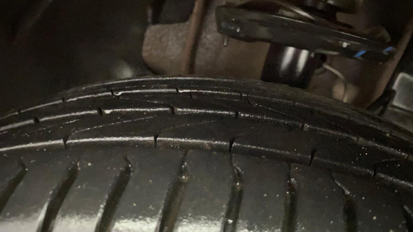 2018 Tata Tiago XZ PETROL, Petrol, Manual, 33,851 km, Right Front Tyre Tread