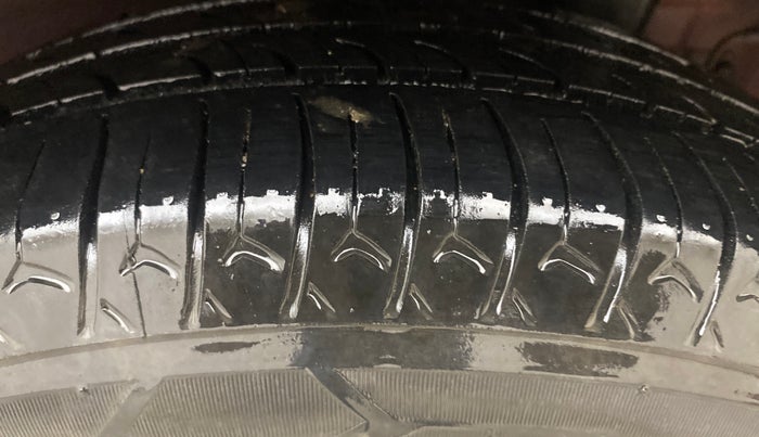 2015 Hyundai Grand i10 MAGNA 1.2 KAPPA VTVT, Petrol, Manual, 1,02,210 km, Left Rear Tyre Tread