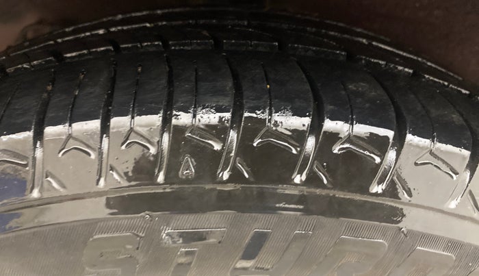 2015 Hyundai Grand i10 MAGNA 1.2 KAPPA VTVT, Petrol, Manual, 1,02,210 km, Right Rear Tyre Tread