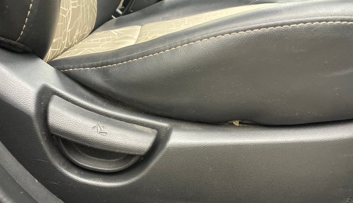 2015 Hyundai Grand i10 MAGNA 1.2 KAPPA VTVT, Petrol, Manual, 1,02,210 km, Driver Side Adjustment Panel