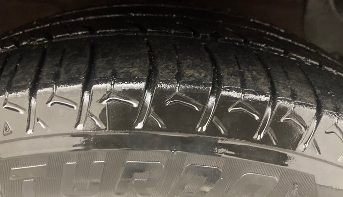 2015 Hyundai Grand i10 MAGNA 1.2 KAPPA VTVT, Petrol, Manual, 1,02,210 km, Right Front Tyre Tread