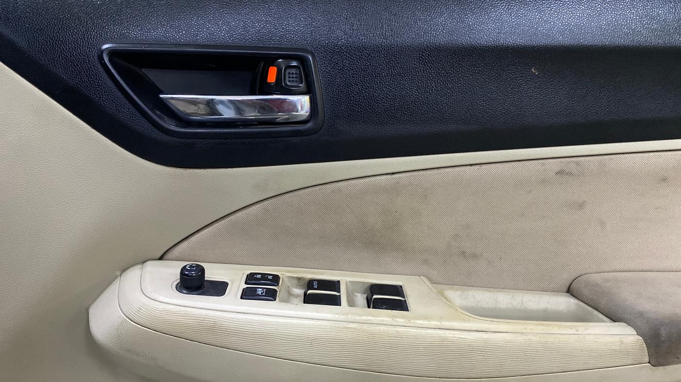2018 Maruti Dzire VXI AMT, Petrol, Automatic, 46,599 km, Driver Side Door Panels Control