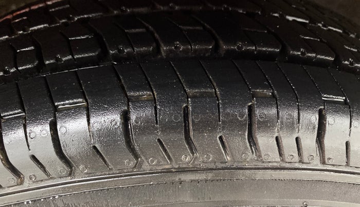 2016 Datsun Redi Go S, Petrol, Manual, 32,178 km, Right Front Tyre Tread