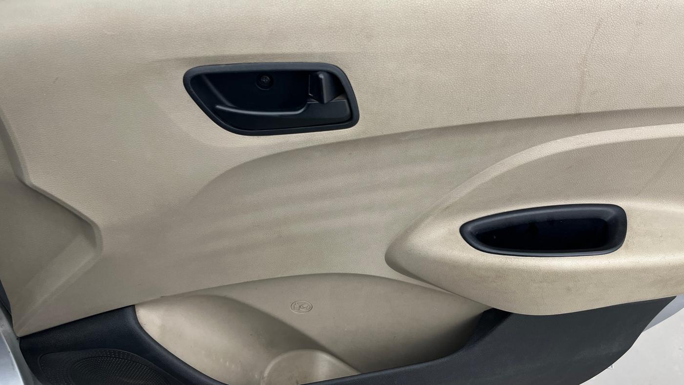 2020 Hyundai NEW SANTRO ERA EXECUTIVE, Petrol, Manual, 86,628 km, Driver Side Door Panels Control