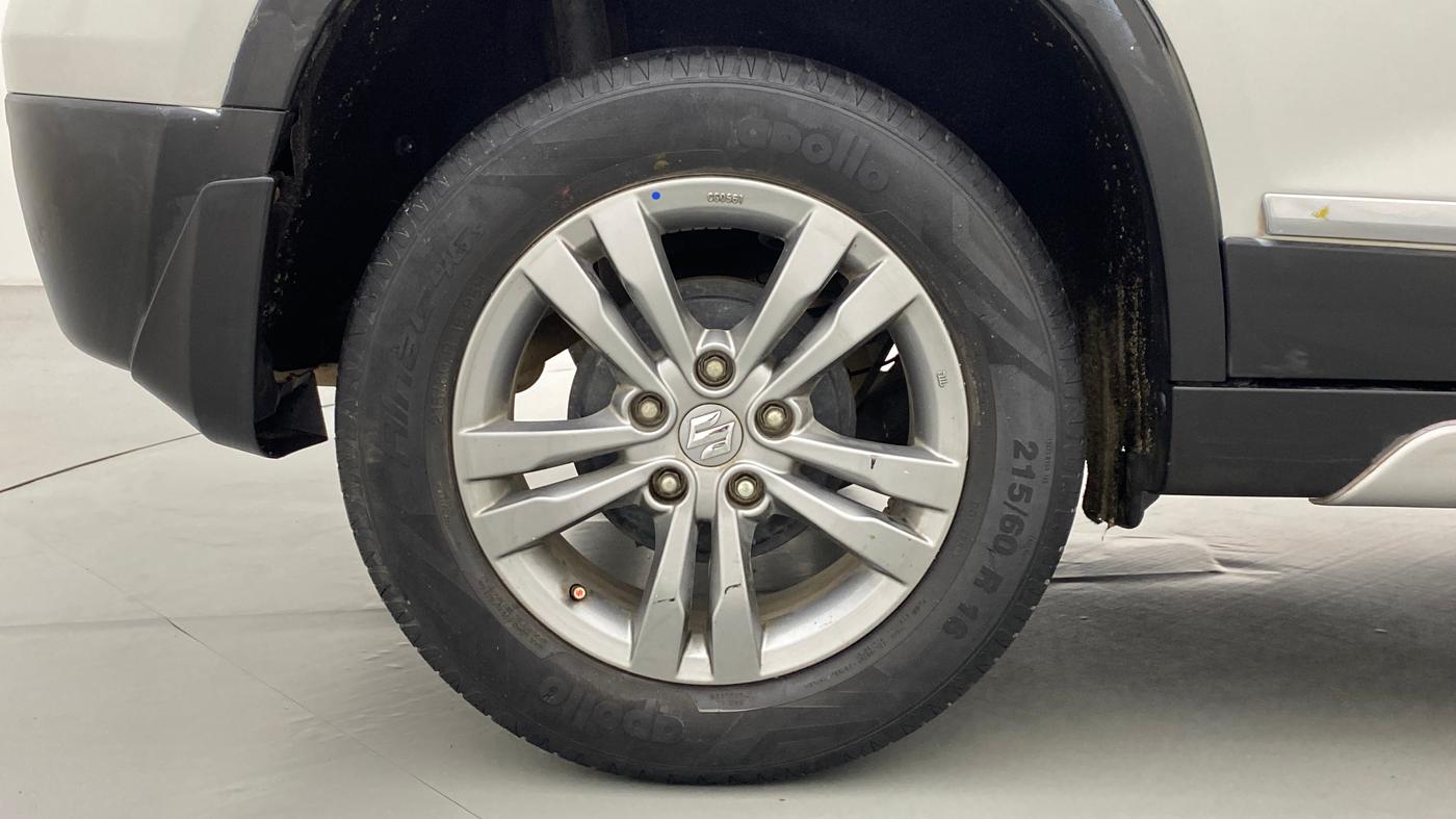 2017 Maruti Vitara Brezza ZDI PLUS, Diesel, Manual, 46,959 km, Right Rear Wheel