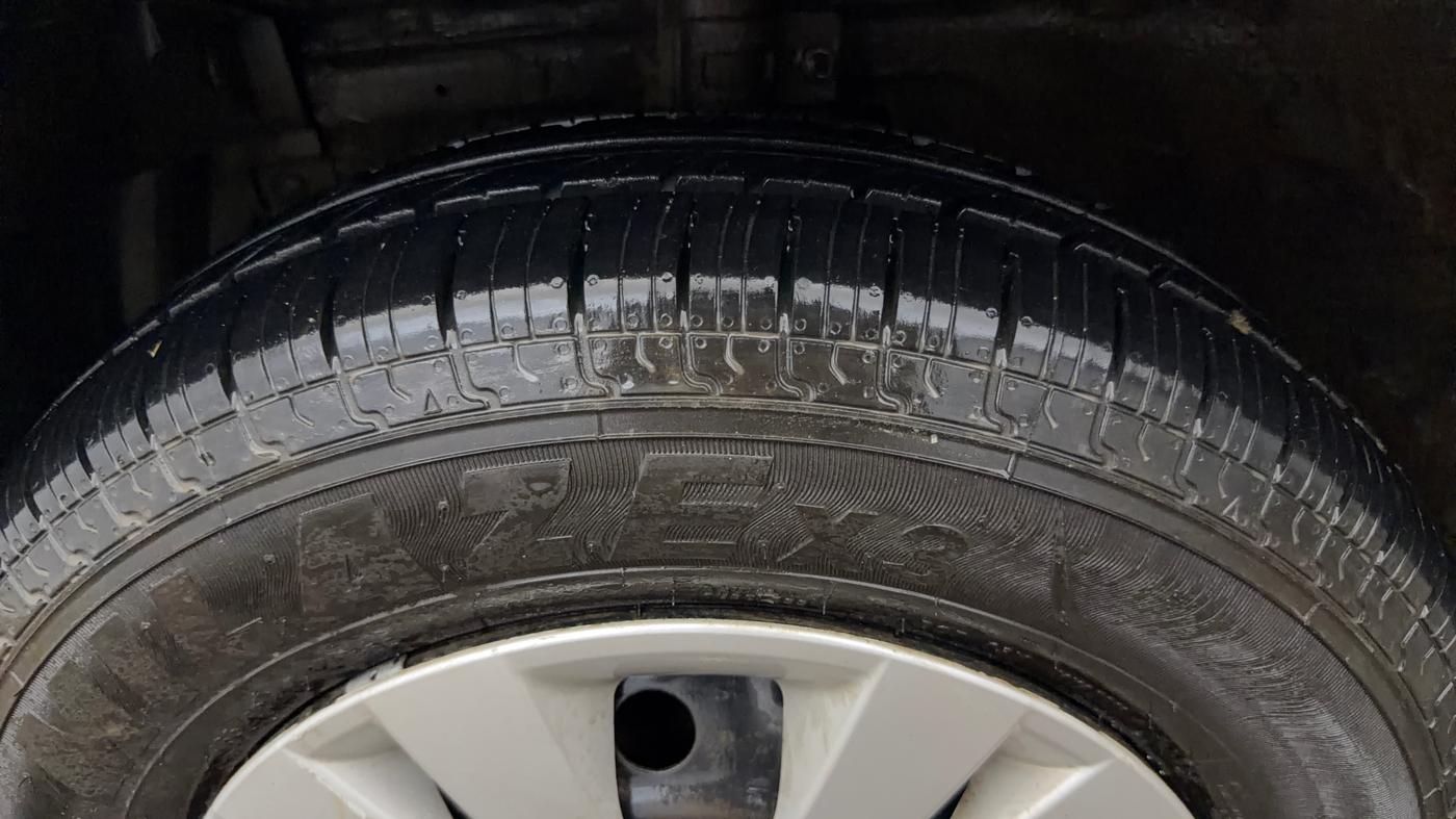 2014 Maruti Swift Dzire VXI, Petrol, Manual, 51,536 km, Left Front Tyre Tread