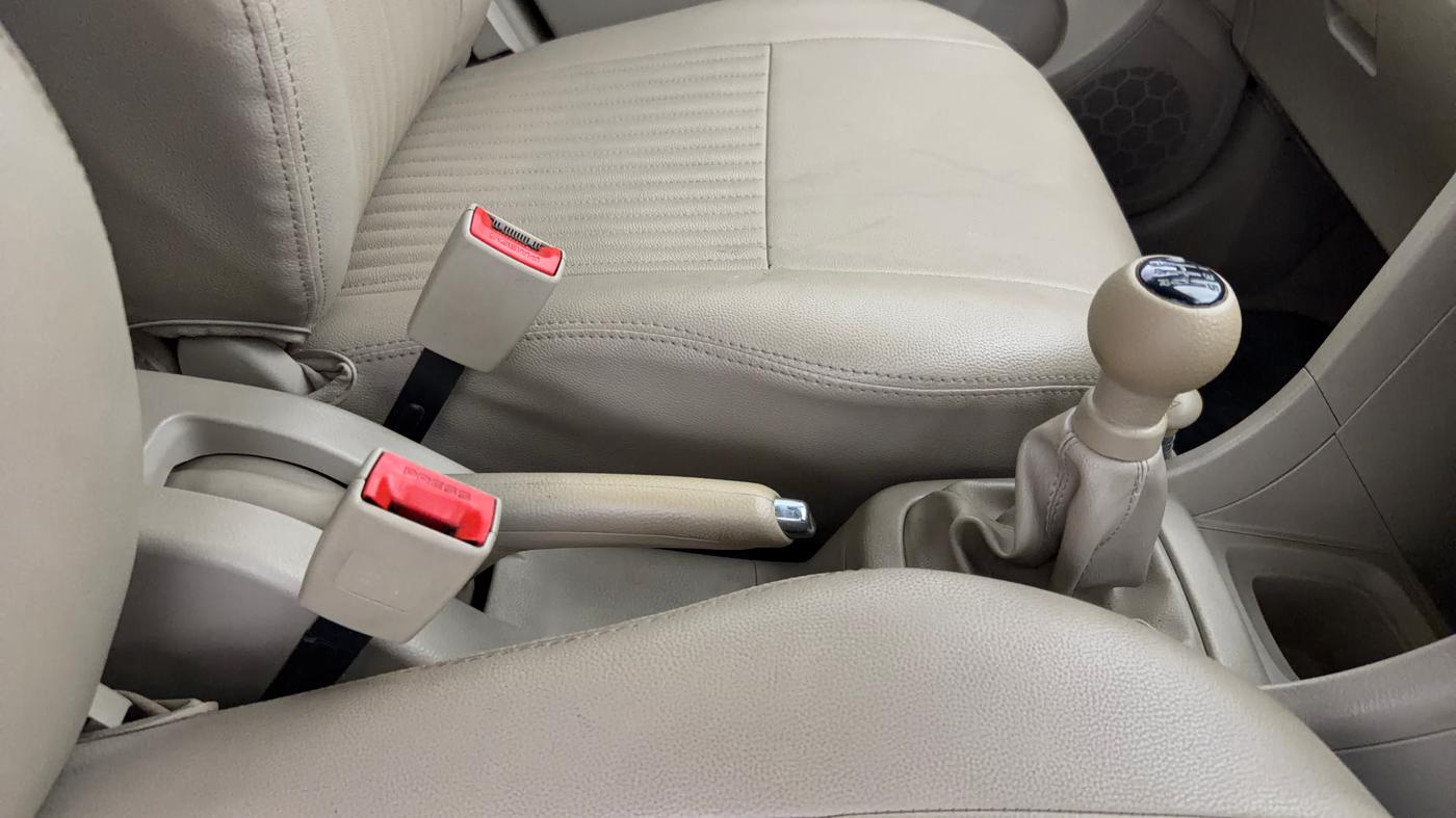 2014 Maruti Swift Dzire VXI, Petrol, Manual, 51,536 km, Gear Lever
