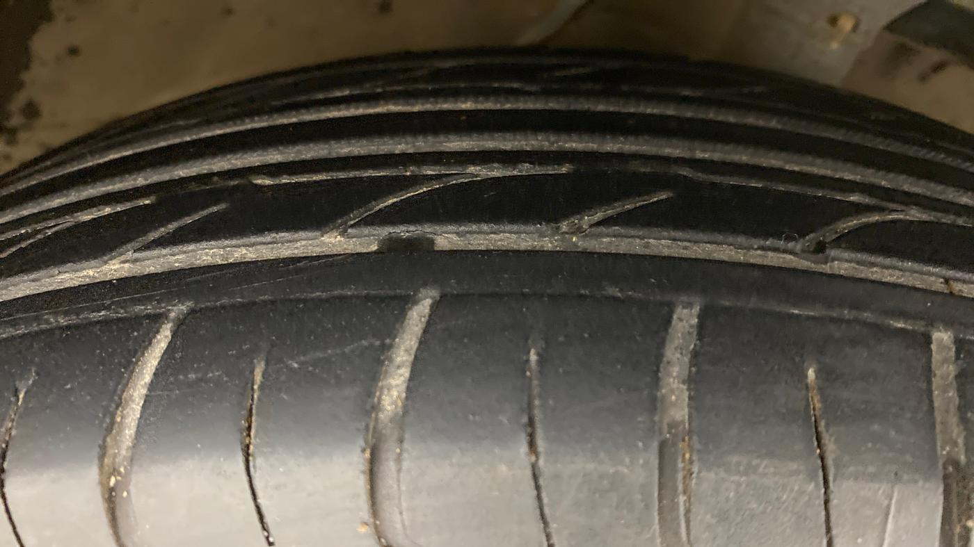 2010 Maruti Ritz VXI, Petrol, Manual, 75,399 km, Right Front Tyre Tread