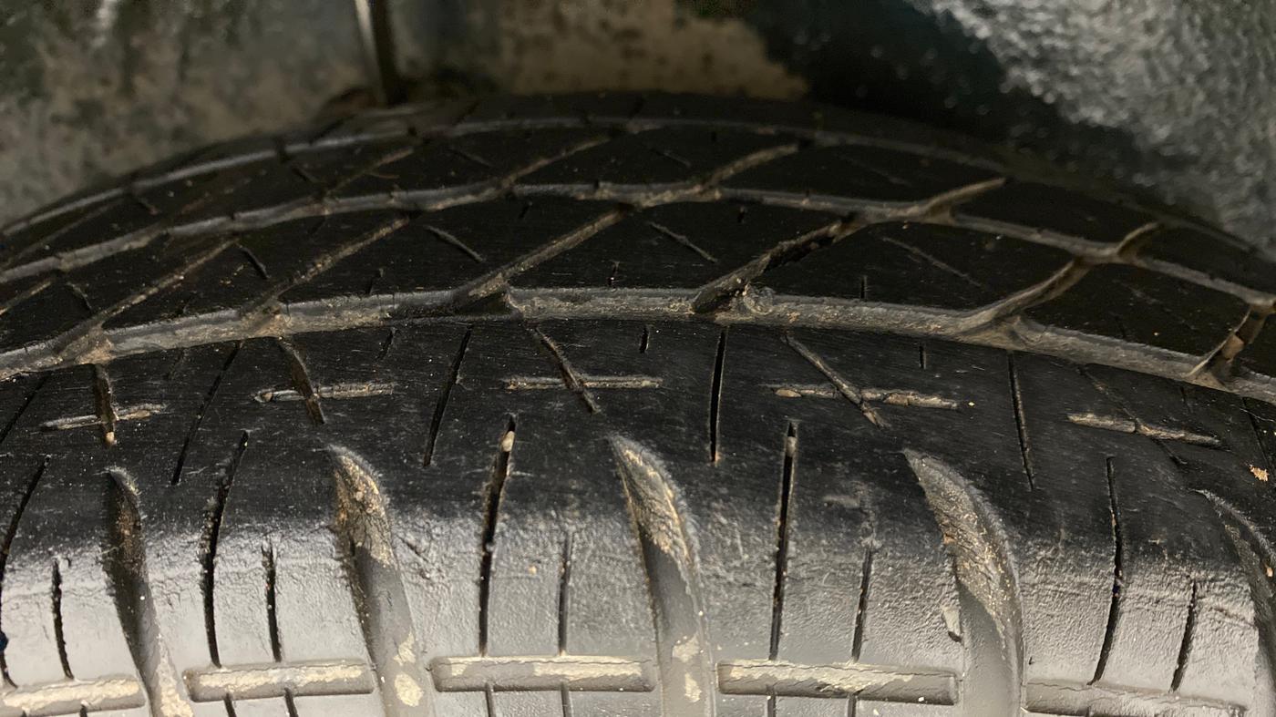 2010 Maruti Ritz VXI, Petrol, Manual, 75,399 km, Right Rear Tyre Tread