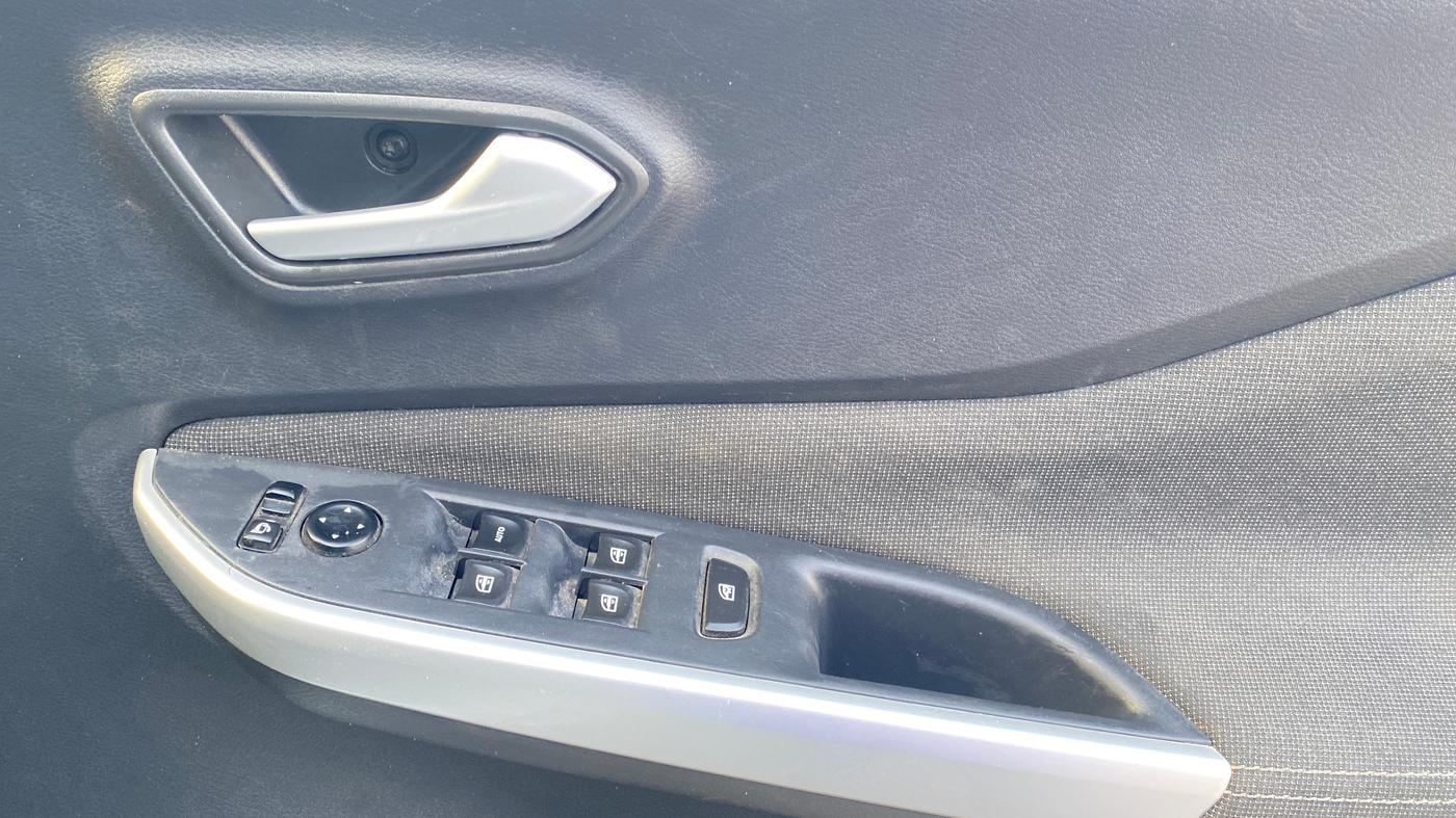 2021 Nissan MAGNITE XV PREMIUM, Petrol, Manual, 29,408 km, Driver Side Door Panels Control
