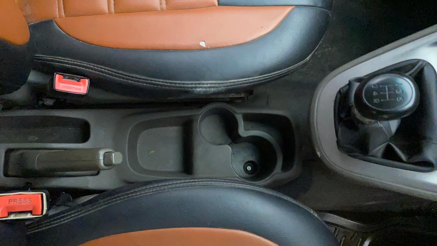 2013 Hyundai i10 SPORTZ 1.2, Petrol, Manual, 58,986 km, Gear Lever