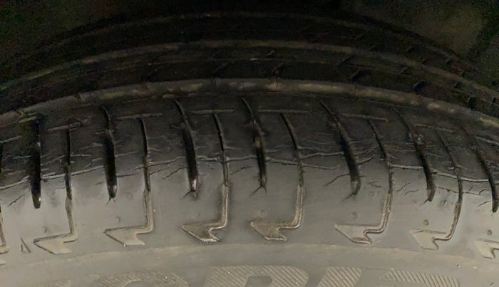 2017 Maruti IGNIS DELTA 1.2, Petrol, Manual, 18,499 km, Right Front Tyre Tread