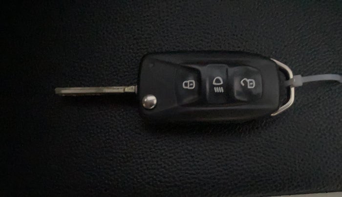2019 Tata NEXON XM PETROL, Petrol, Manual, 44,897 km, Key Close Up