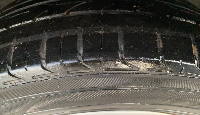 2019 Tata NEXON XM PETROL, Petrol, Manual, 44,897 km, Right Front Tyre Tread