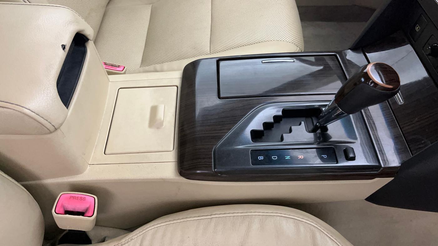 2016 Toyota Camry HYBRID, Hybrid, Automatic, 80,900 km, Gear Lever