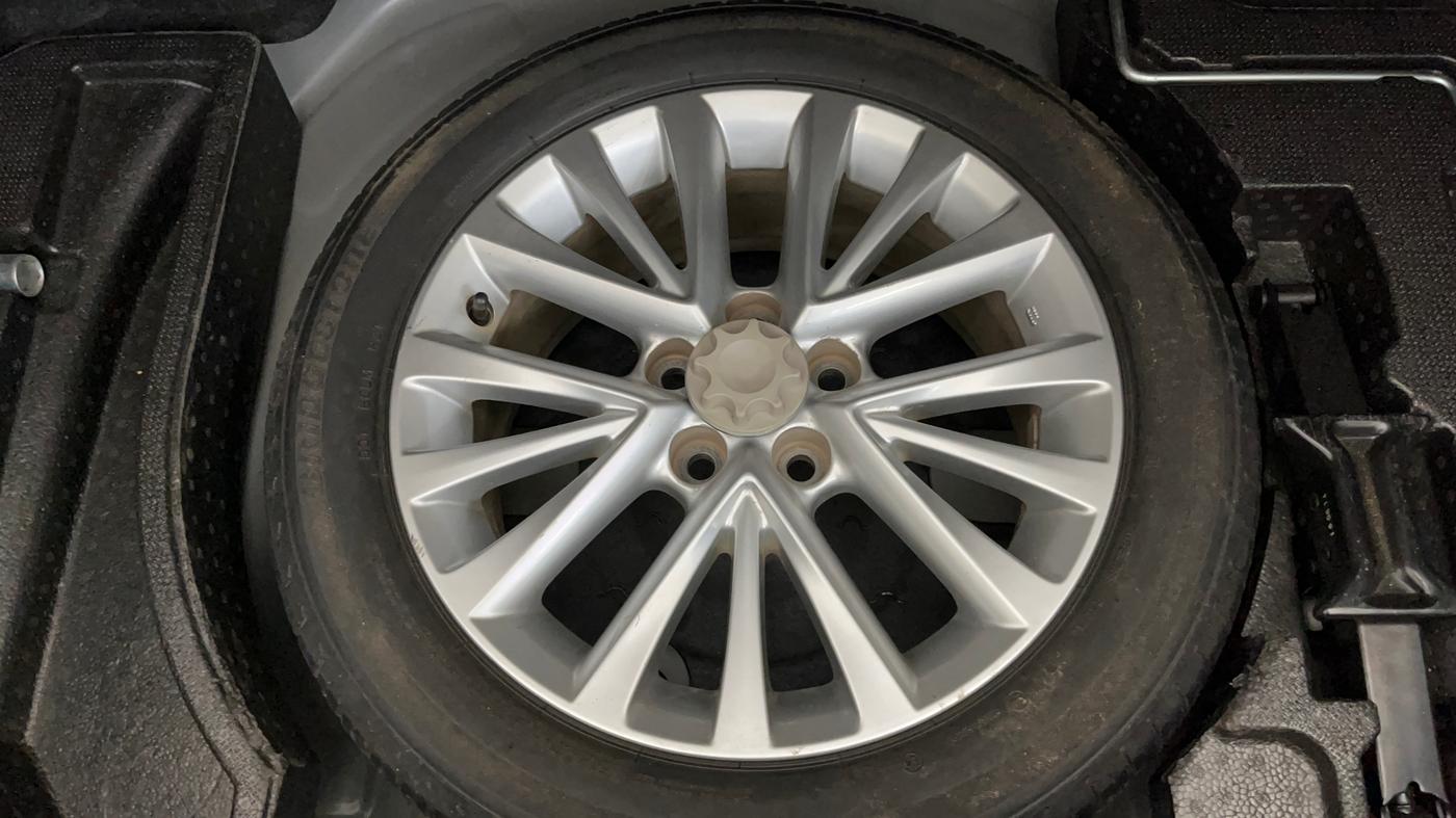 2016 Toyota Camry HYBRID, Hybrid, Automatic, 80,900 km, Spare Tyre