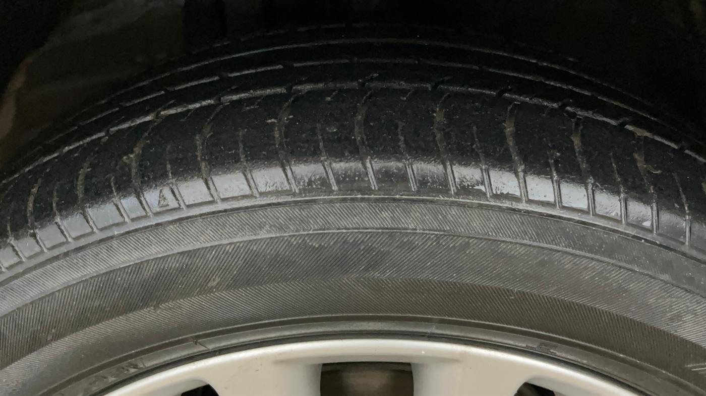 2016 Toyota Camry HYBRID, Hybrid, Automatic, 80,900 km, Left Front Tyre Tread