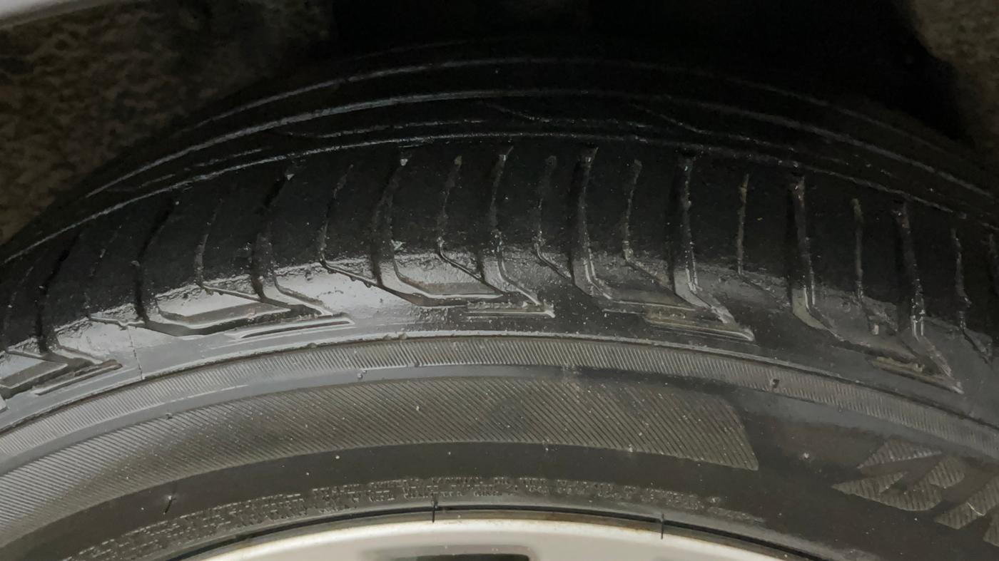 2016 Toyota Camry HYBRID, Hybrid, Automatic, 80,900 km, Left Rear Tyre Tread