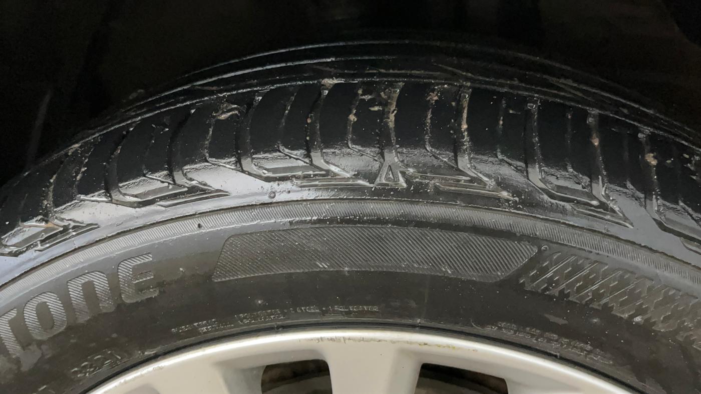 2016 Toyota Camry HYBRID, Hybrid, Automatic, 80,900 km, Right Front Tyre Tread