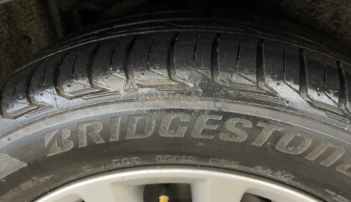 2016 Toyota Camry HYBRID, Hybrid, Automatic, 81,217 km, Right Rear Tyre Tread