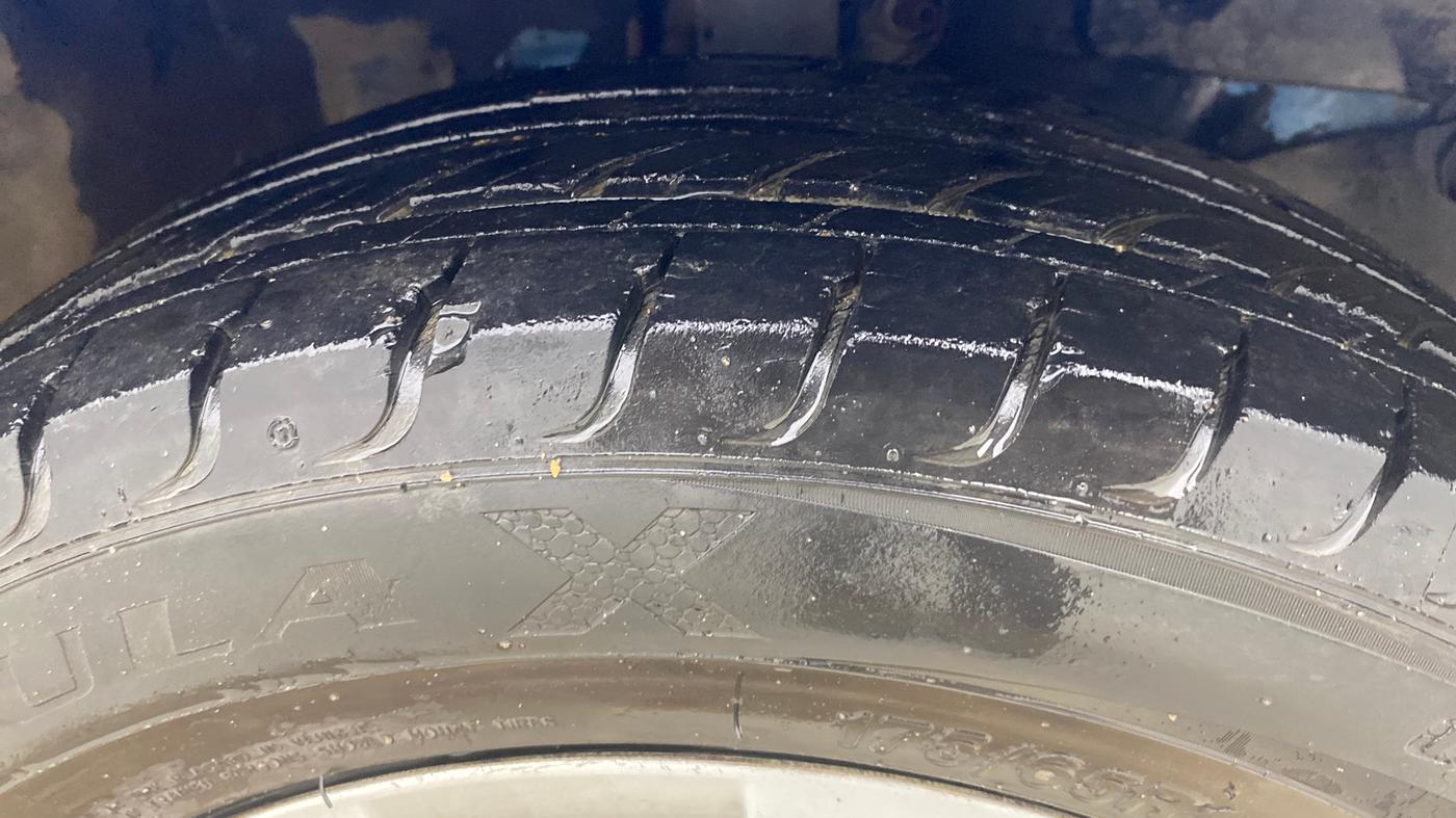2013 Honda Brio S MT, Petrol, Manual, 90,117 km, Right Front Tyre Tread